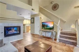 Photo #3: 2457386 Listing