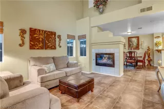 Photo #4: 2457386 Listing