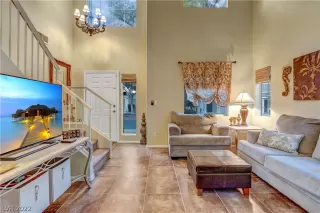 Photo #6: 2457386 Listing