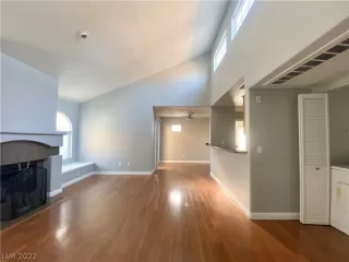 Photo #3: 2457402 Listing 