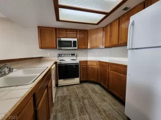 Photo #3: 2457422 Listing 