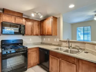 Photo #4: 2457470 Listing