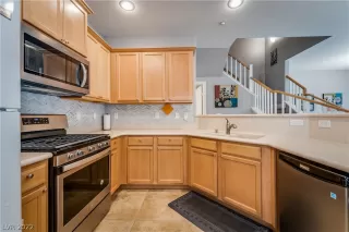 Photo #4: 2457501 Listing