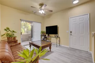 Photo #4: 2457505 Listing