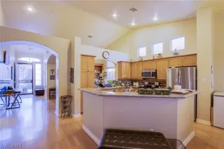 Photo #4: 2457586 Listing