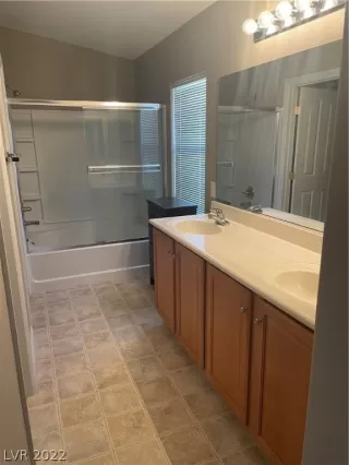 Photo #4: 2457637 Listing