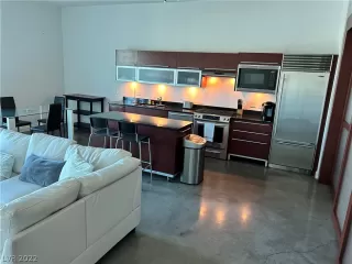 Photo #3: 2457670 Listing 