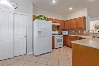 Photo #3: 2457671 Listing