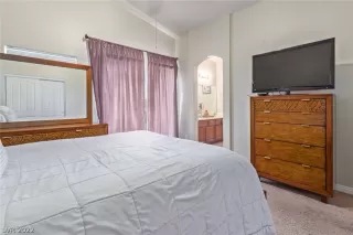 Photo #5: 2457671 Listing