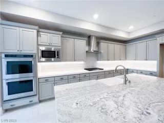 Photo #6: 2457749 Listing