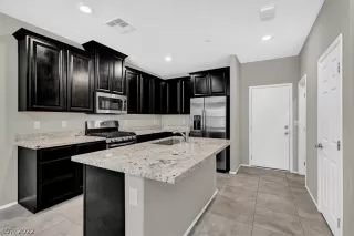 Photo #4: 2457775 Listing 