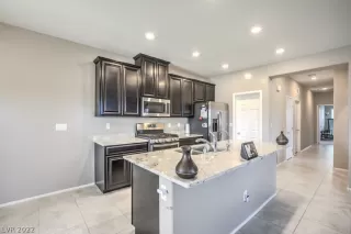Photo #5: 2457779 Listing