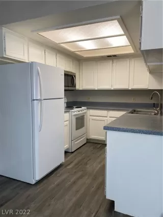 Photo #4: 2457800 Listing 