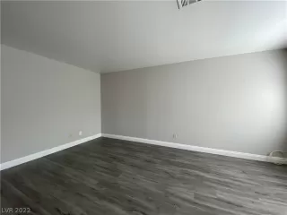 Photo #6: 2457800 Listing 