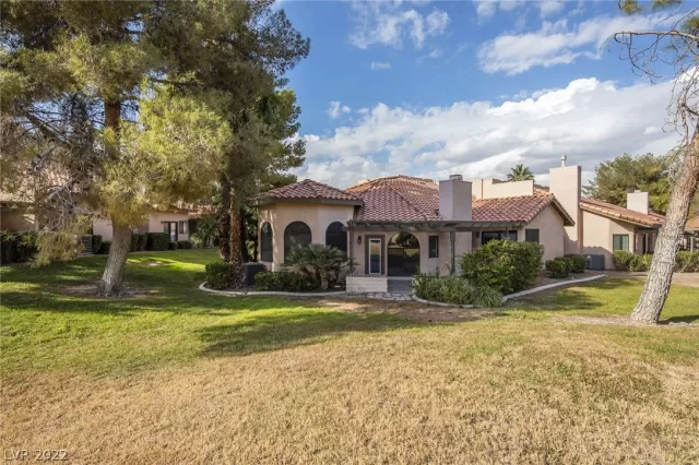 MLS: 2457802 Condo For Sale