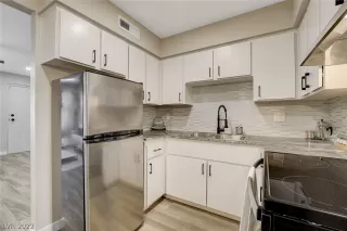 Photo #4: 2457816 Listing 