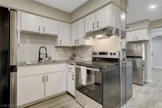 Photo #5: 2457816 Listing 