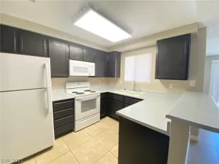 Photo #4: 2457827 Listing