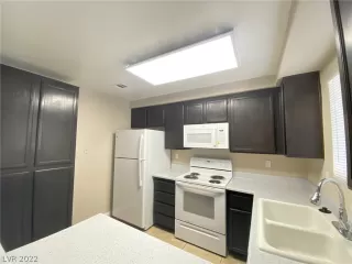 Photo #5: 2457827 Listing