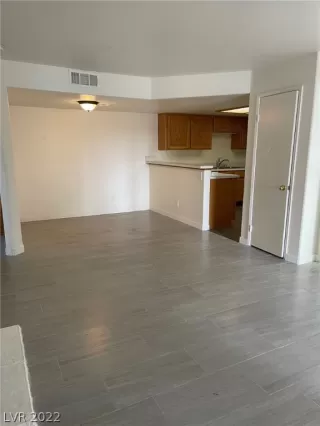 Photo #1: 2457838 Listing 