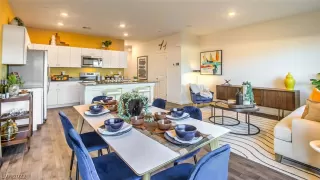 Photo #4: 2457845 Listing