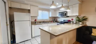 Photo #5: 2457917 Listing 