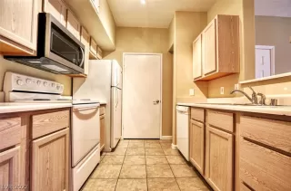 Photo #2: 2457946 Listing