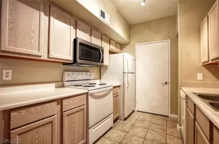 Photo #4: 2457946 Listing