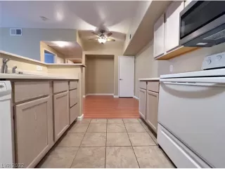 Photo #5: 2457946 Listing