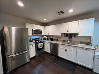 Photo #5: 2457985 Listing