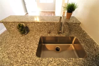 Photo #3: 2457998 Listing