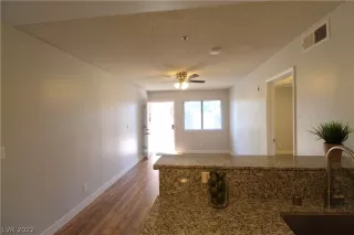 Photo #5: 2457998 Listing