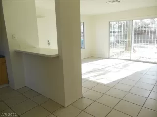 Photo #3: 2458057 Listing 