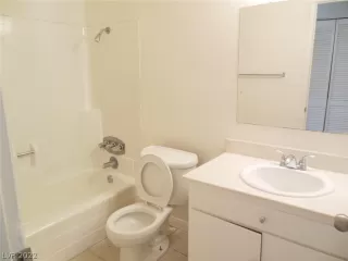 Photo #5: 2458057 Listing 