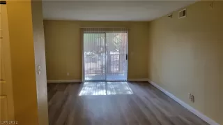 Photo #3: 2458062 Listing