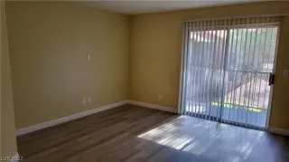 Photo #4: 2458062 Listing