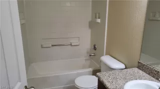 Photo #5: 2458062 Listing