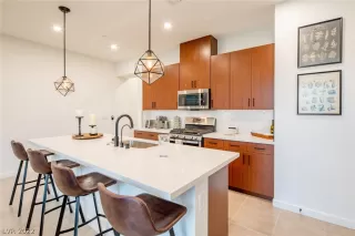 Photo #1: 2458109 Listing