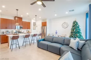 Photo #2: 2458109 Listing