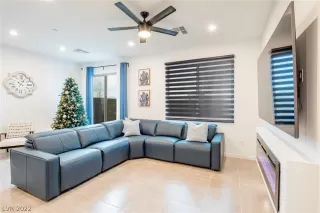 Photo #4: 2458109 Listing