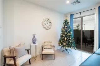 Photo #5: 2458109 Listing