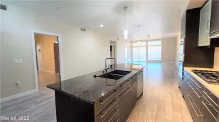 Photo #3: 2458162 Listing 