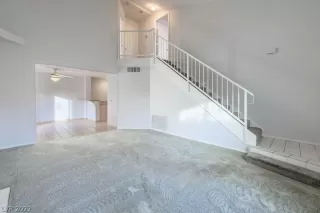 Photo #4: 2458182 Listing