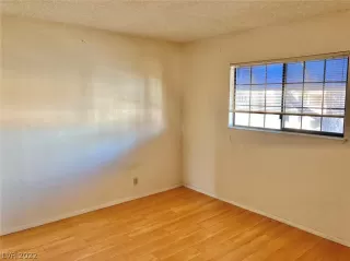 Photo #4: 2458230 Listing