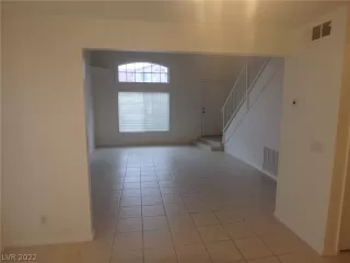 Photo #5: 2458288 Listing 