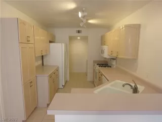 Photo #6: 2458288 Listing 