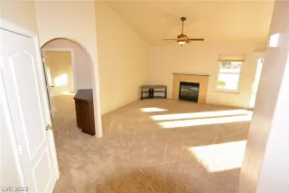 Photo #5: 2458297 Listing 
