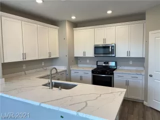 Photo #2: 2458302 Listing 