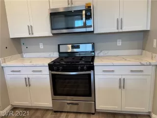 Photo #4: 2458302 Listing 