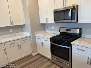 Photo #5: 2458302 Listing 